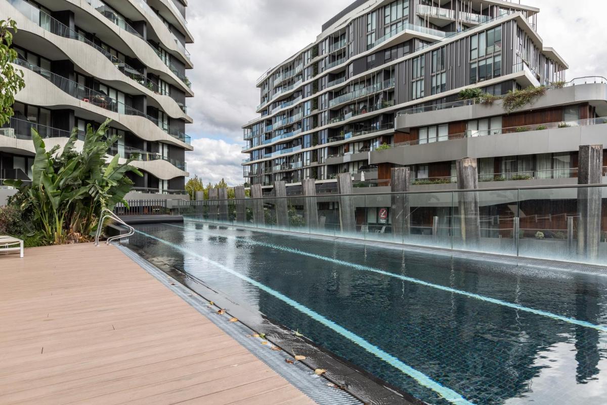 LUXURIOUS RIVERSIDE RESORT STYLE APARTMENT☆POOL☆SPA☆GYM☆ROOFTOP WITH CITY VIEWS - Housity