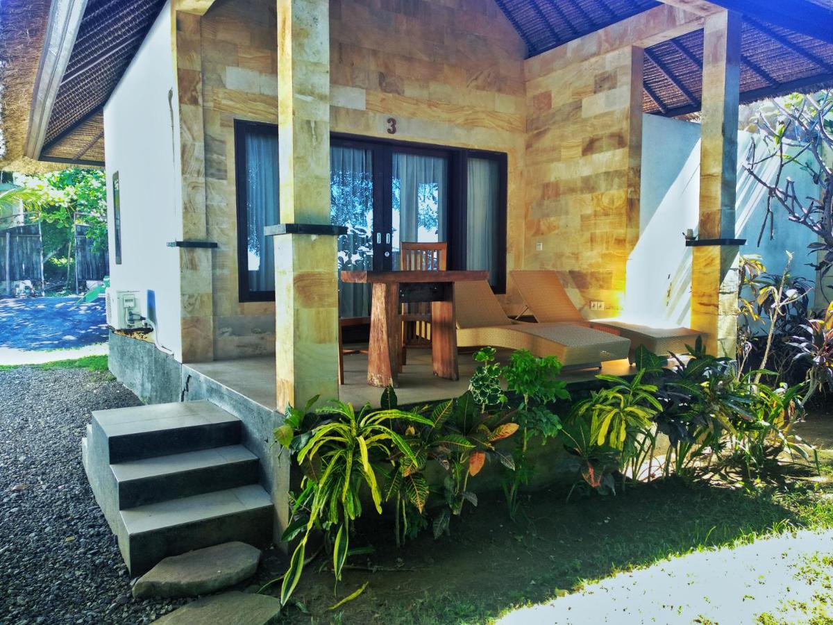 Jemeluk Beach Bungalows - Housity