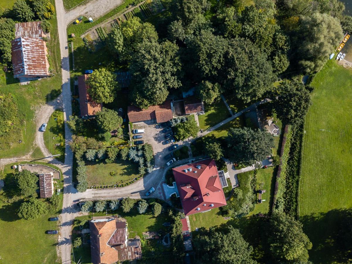 Pałac Pozorty - Housity