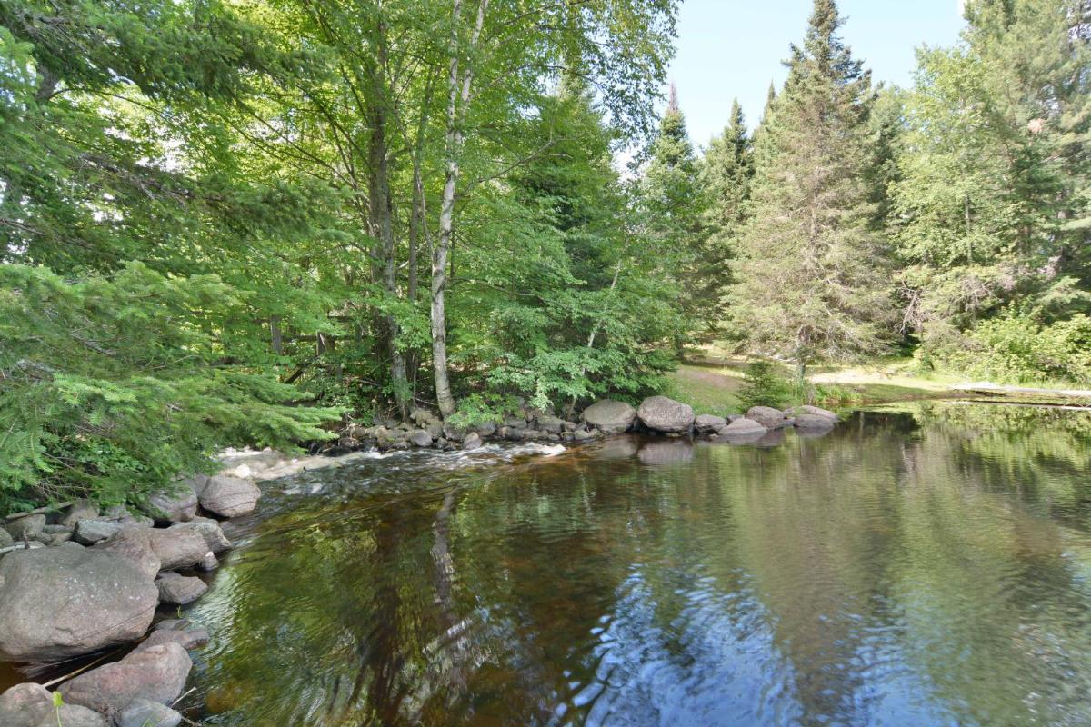 Spacious Cascade Chalet - Housity