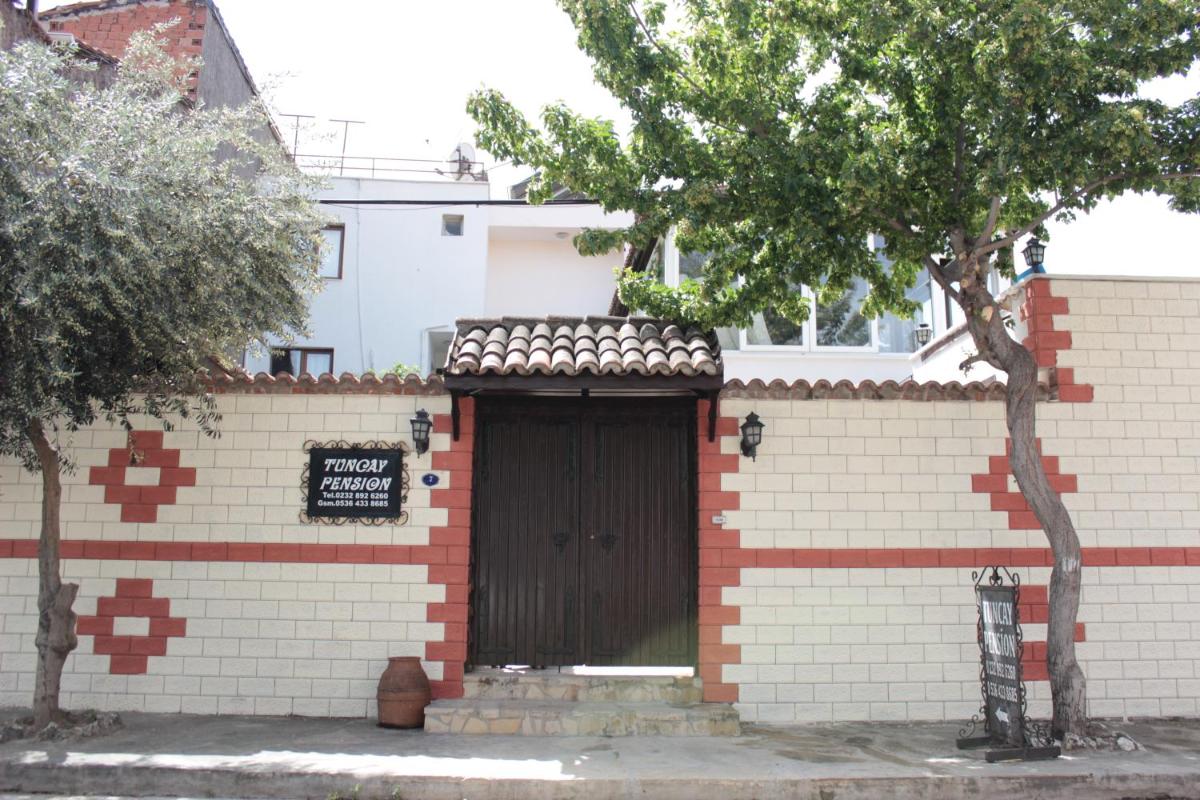Tuncay Pension - Housity