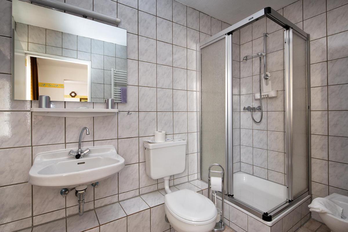 Hotel Weidenau - Housity