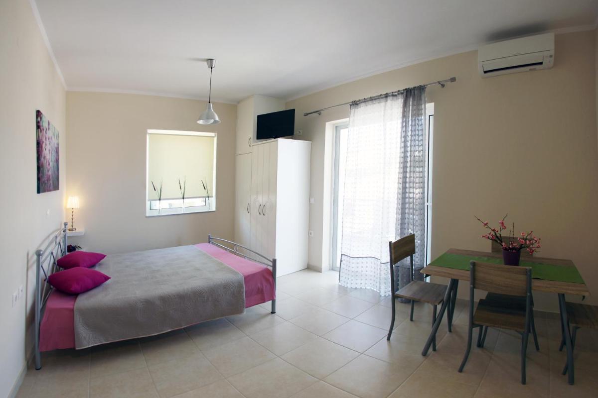 Lalezas Studios - Housity