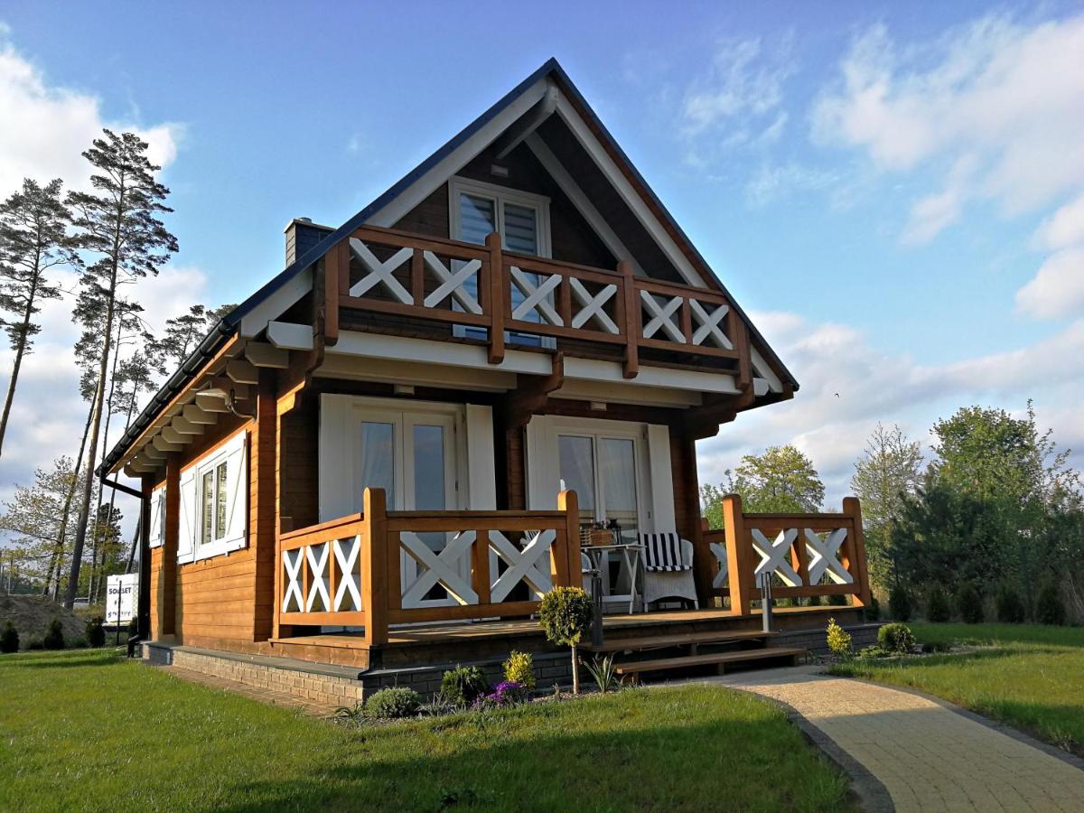 Drewniany domek nad Miedwiem - Housity