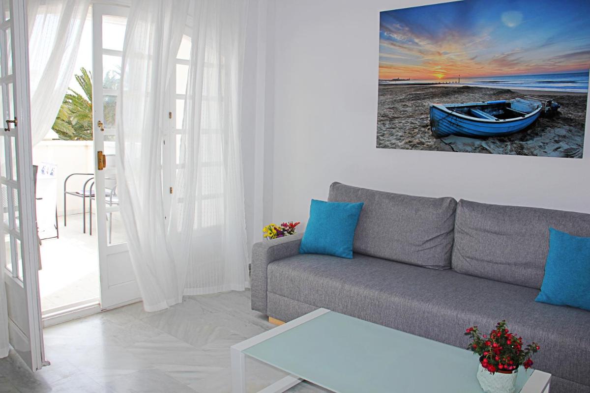 La Playa Blanca 4, Duquesa, Beach, Sea View, Pool, WiFi - Housity
