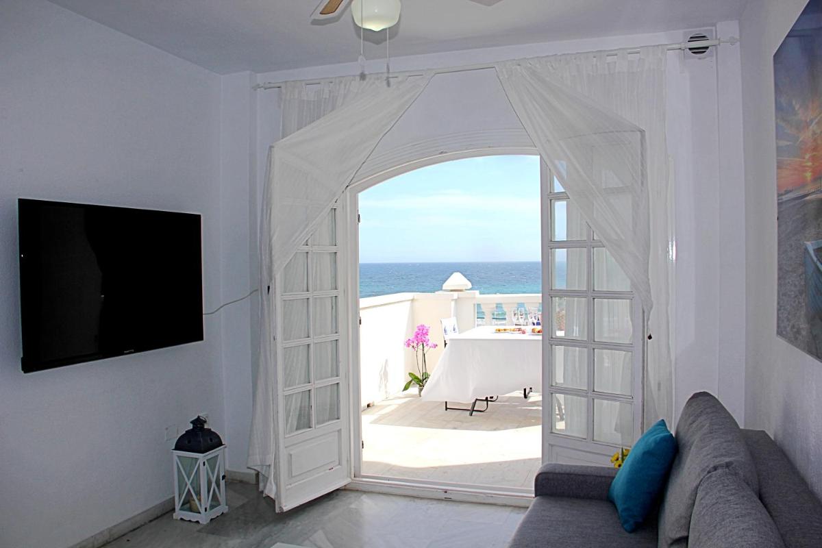 La Playa Blanca 4, Duquesa, Beach, Sea View, Pool, WiFi - Housity