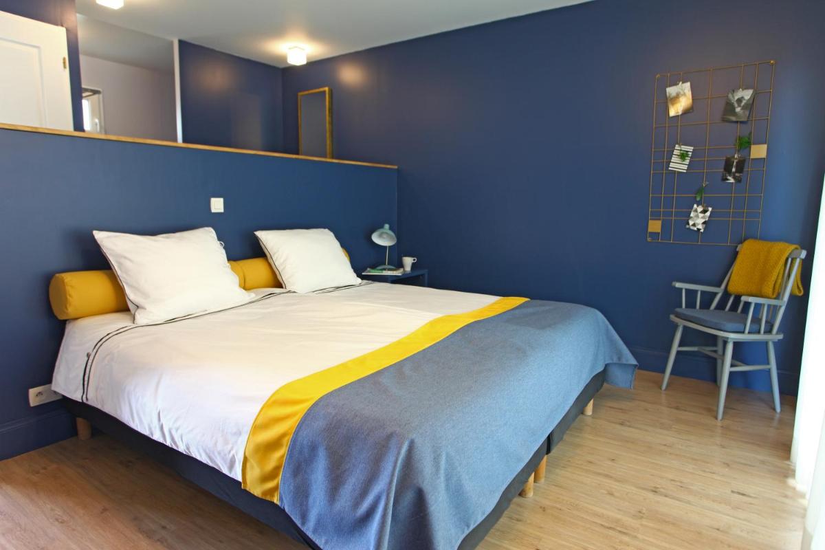 Un ou plusieurs lits dans un hébergement de l'établissement La Petite Couronne, Ecolodge & Lofts