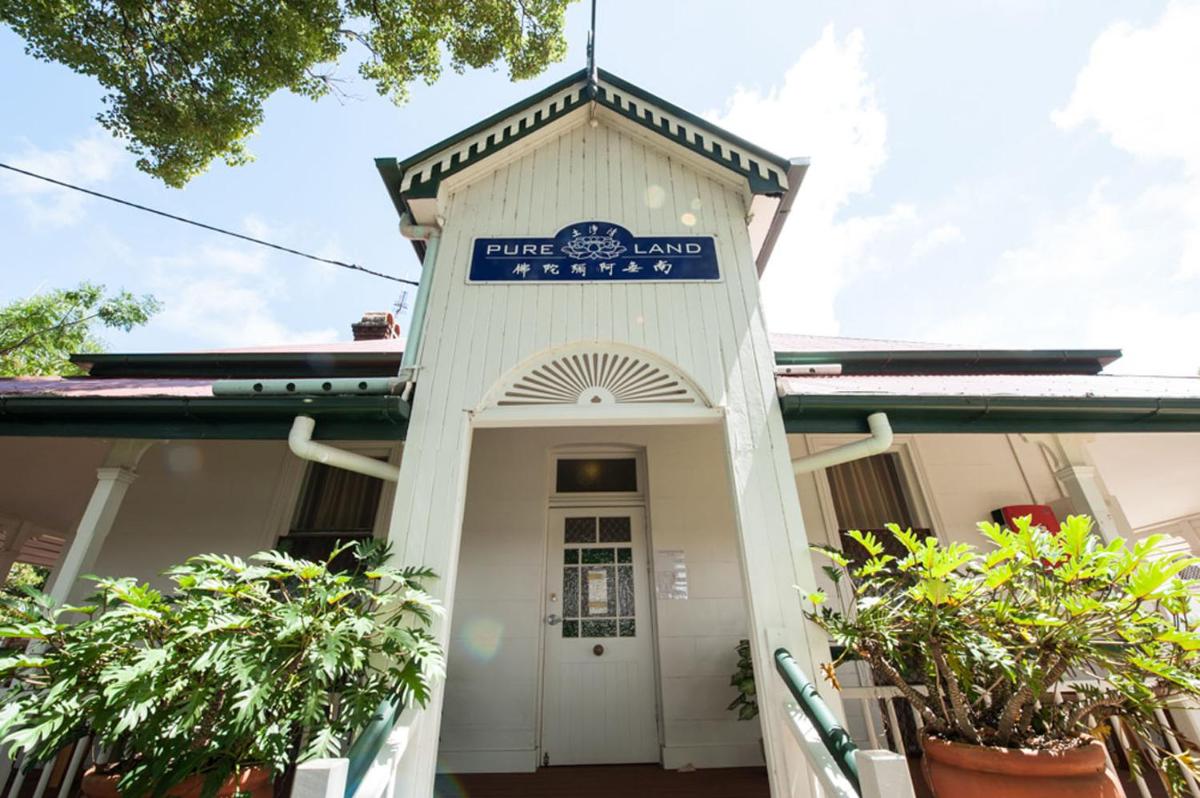 Pure Land Guest House - Housity
