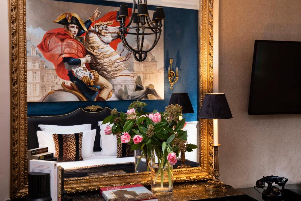 Télévision ou salle de divertissement dans l'établissement Hotel & Spa de Latour Maubourg