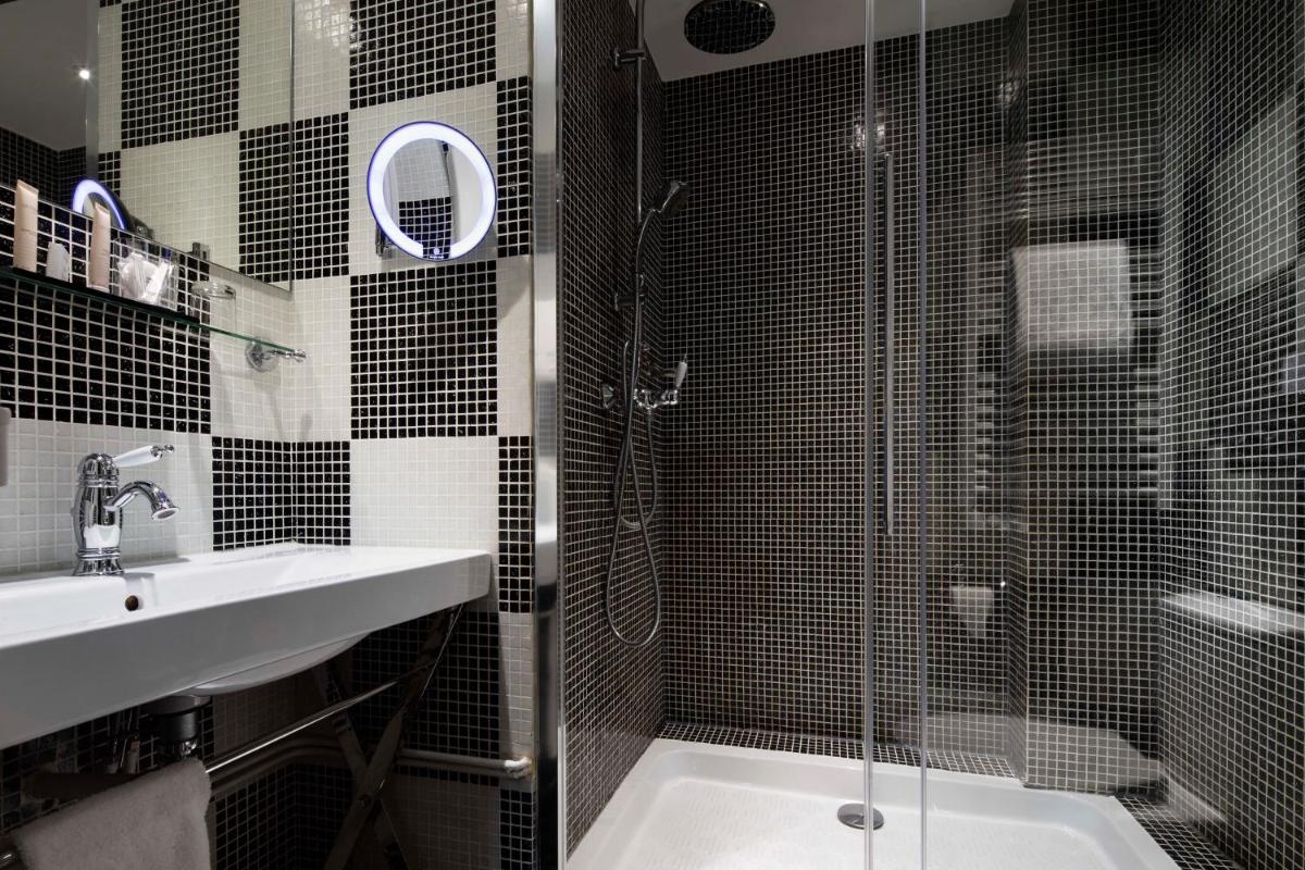 Salle de bains dans l'établissement Hotel & Spa de Latour Maubourg