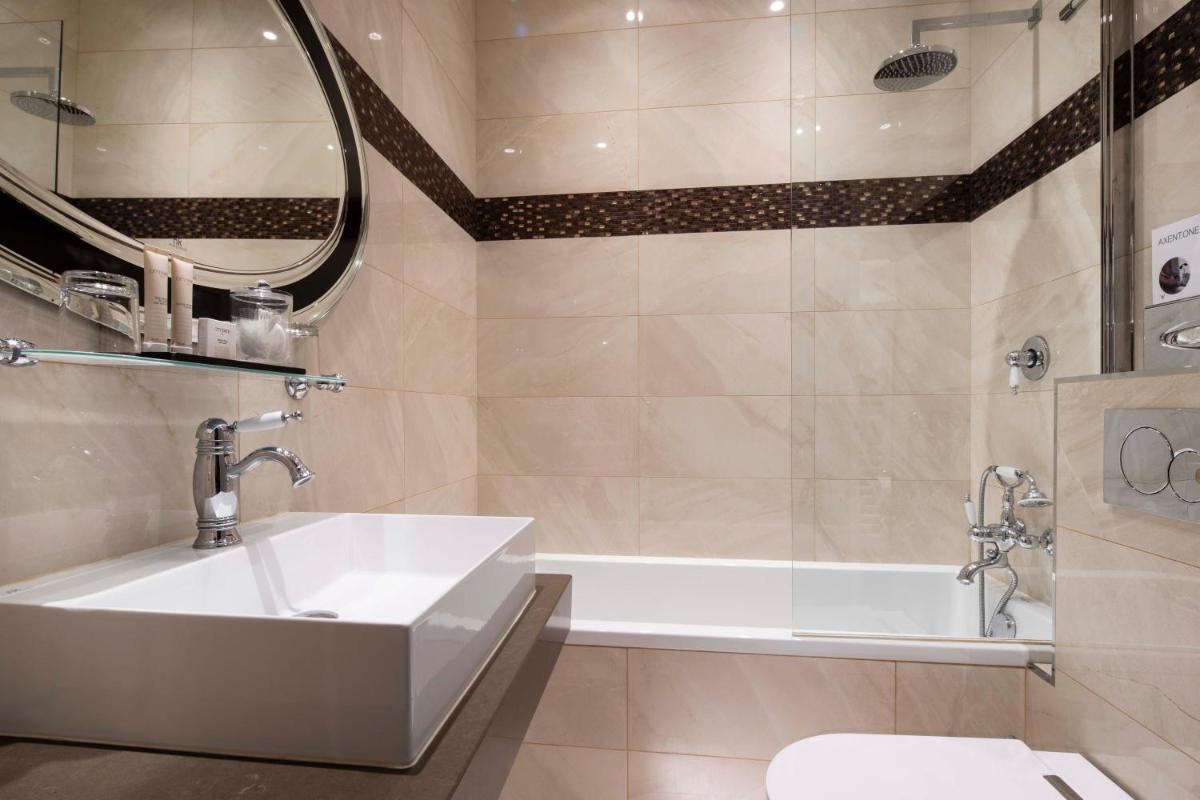 Salle de bains dans l'établissement Hotel & Spa de Latour Maubourg