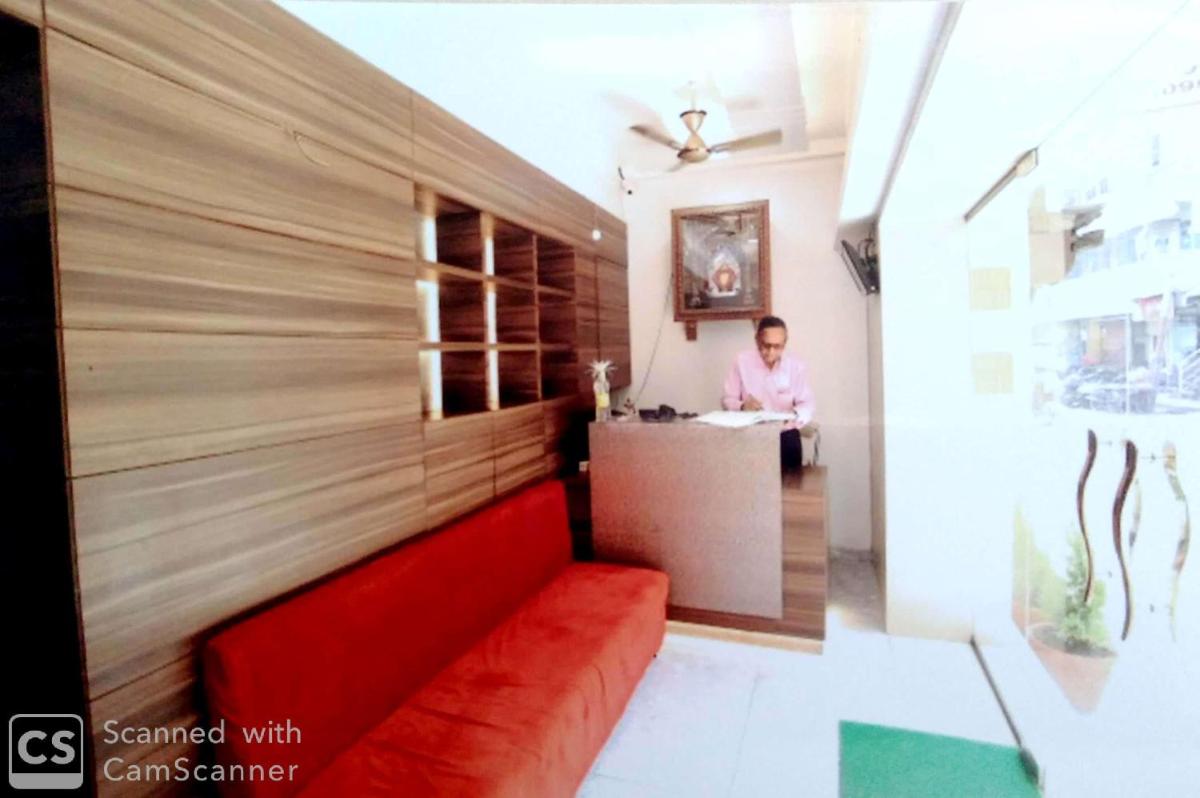 Rajhuns Deluxe Lodging - Housity