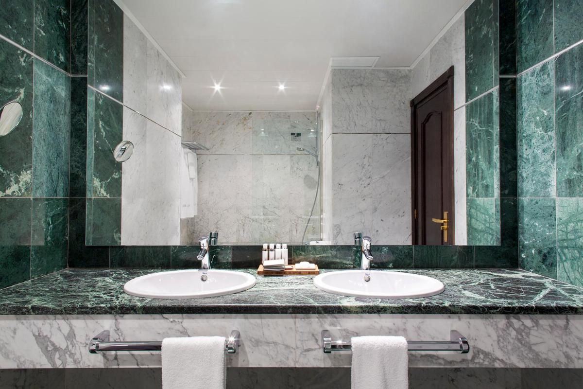 Un baño de Hotel Villa Real, a member of Preferred Hotels & Resorts