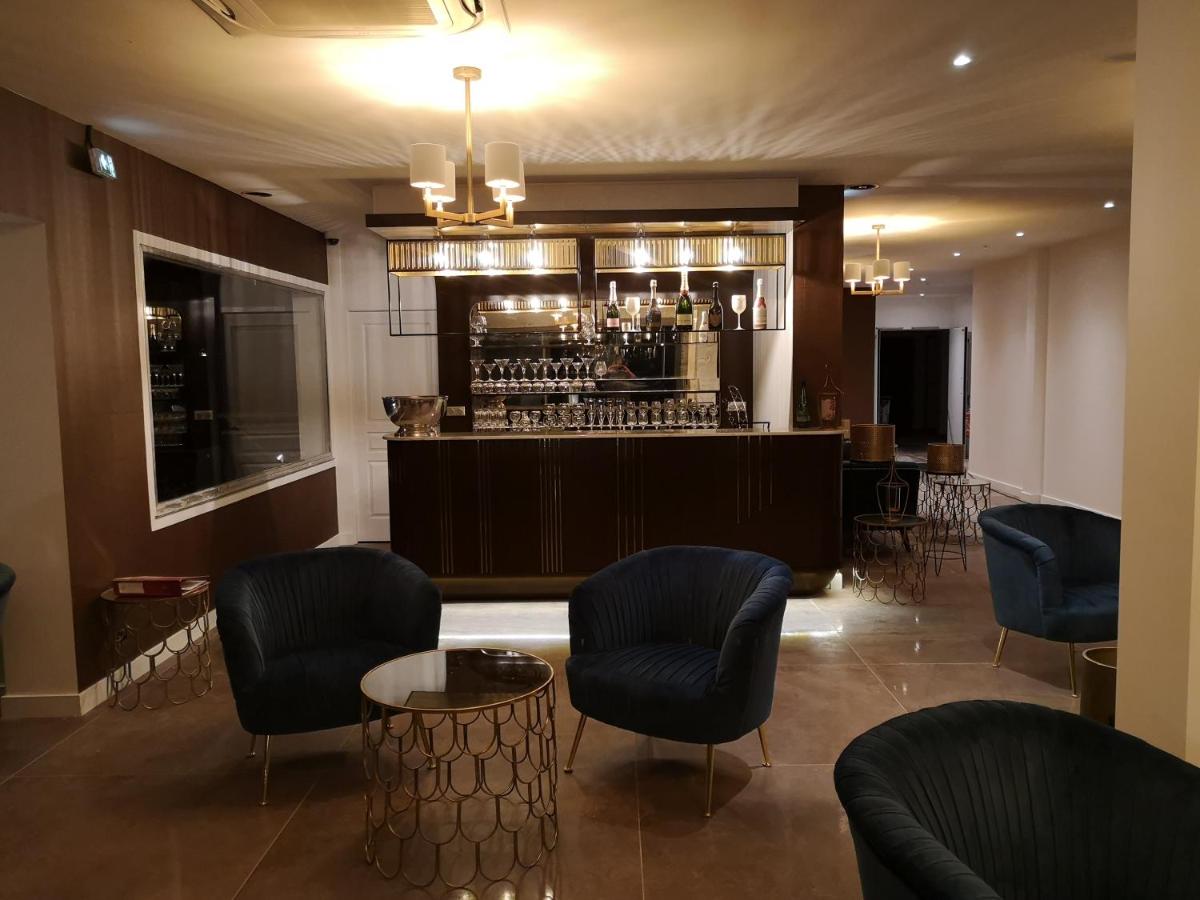 Salon ou bar de l'établissement Le Diana Hôtel & Spa
