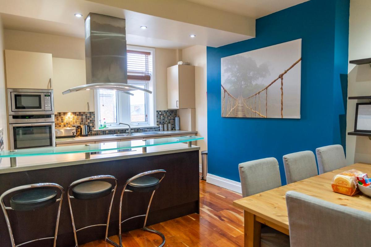 Apartment No 1 - The Old Red King Pub, Whitefield, Manchester - Hizvo