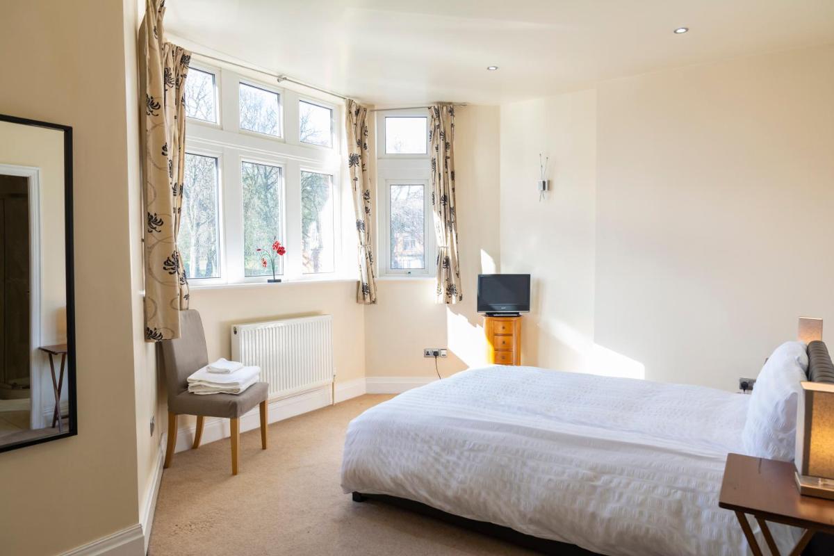 Apartment No 1 - The Old Red King Pub, Whitefield, Manchester - Hizvo