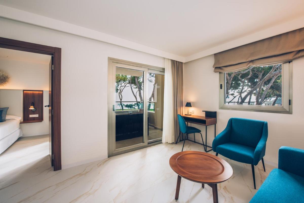 Cama o camas de una habitación en Iberostar Selection Playa de Muro Village