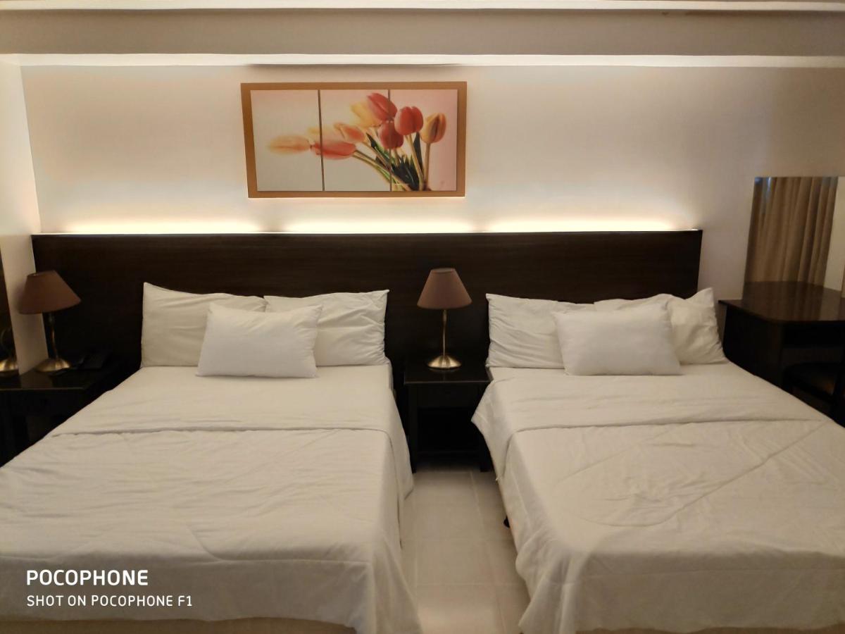 Tagaytay Staycation by Naya and Darla w Free Swimming Pool, WiFi & Netflix - Housity