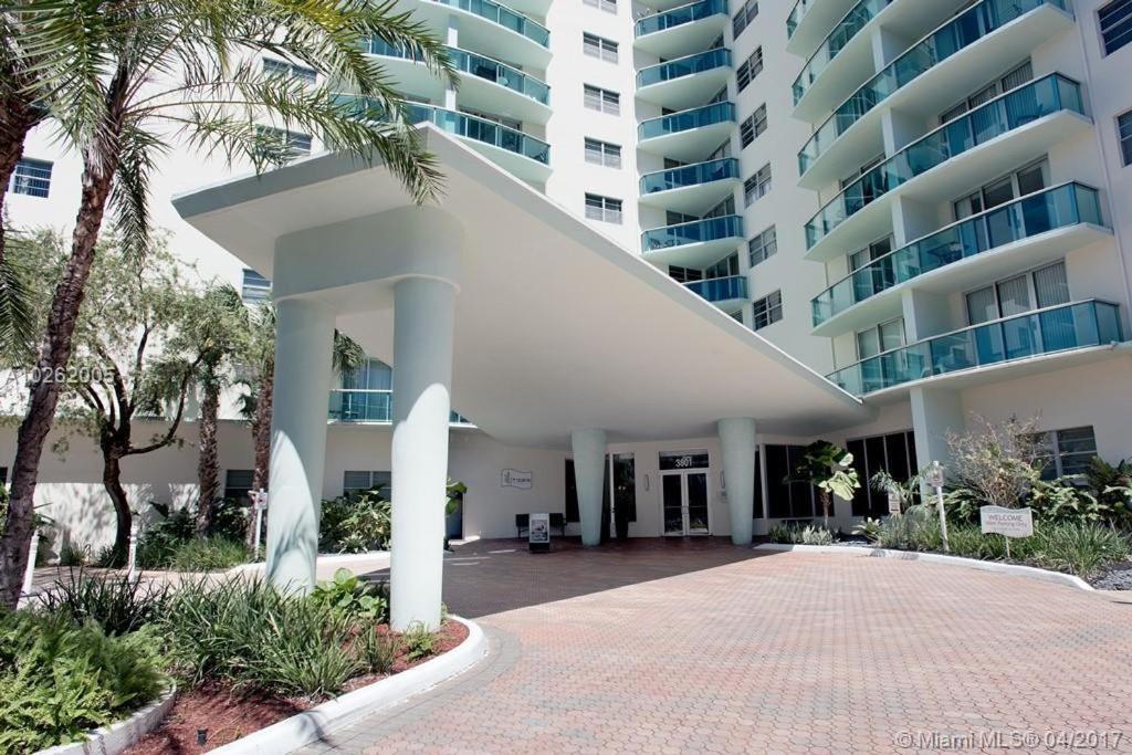 Tides Apt on Hollywood Beach - Housity