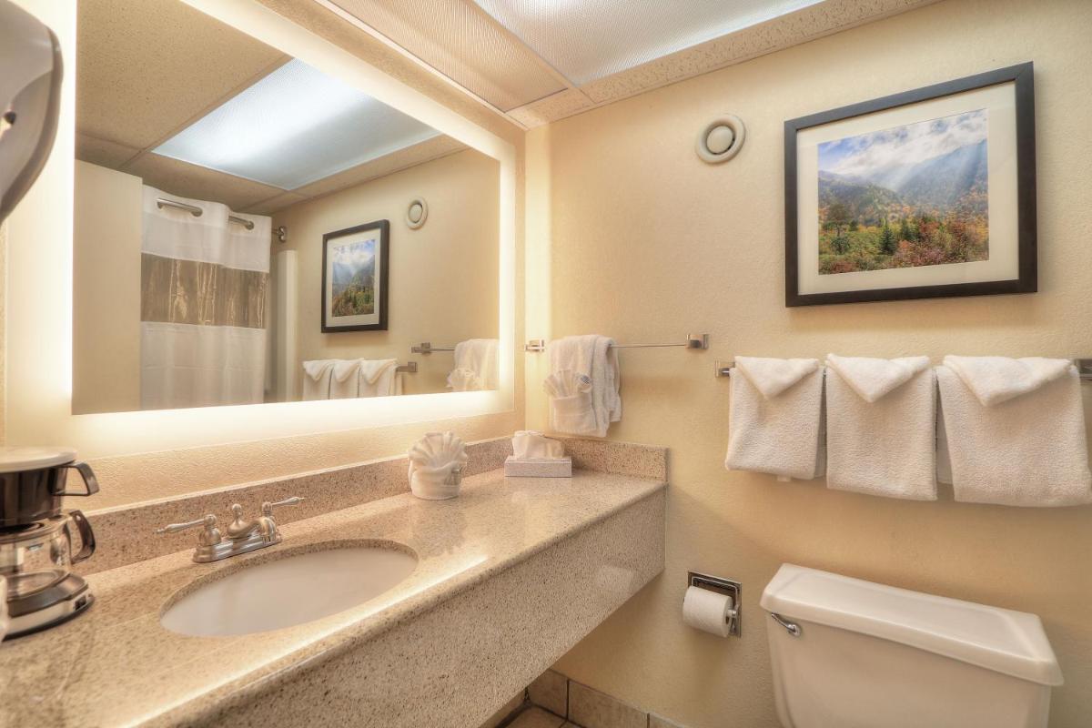 Edgewater Hotel and Conference Center - Housity