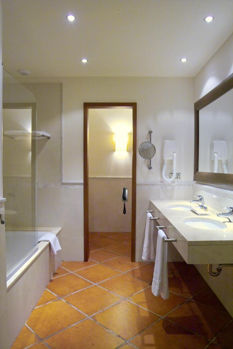 Un baño de Puerto Antilla Grand Hotel