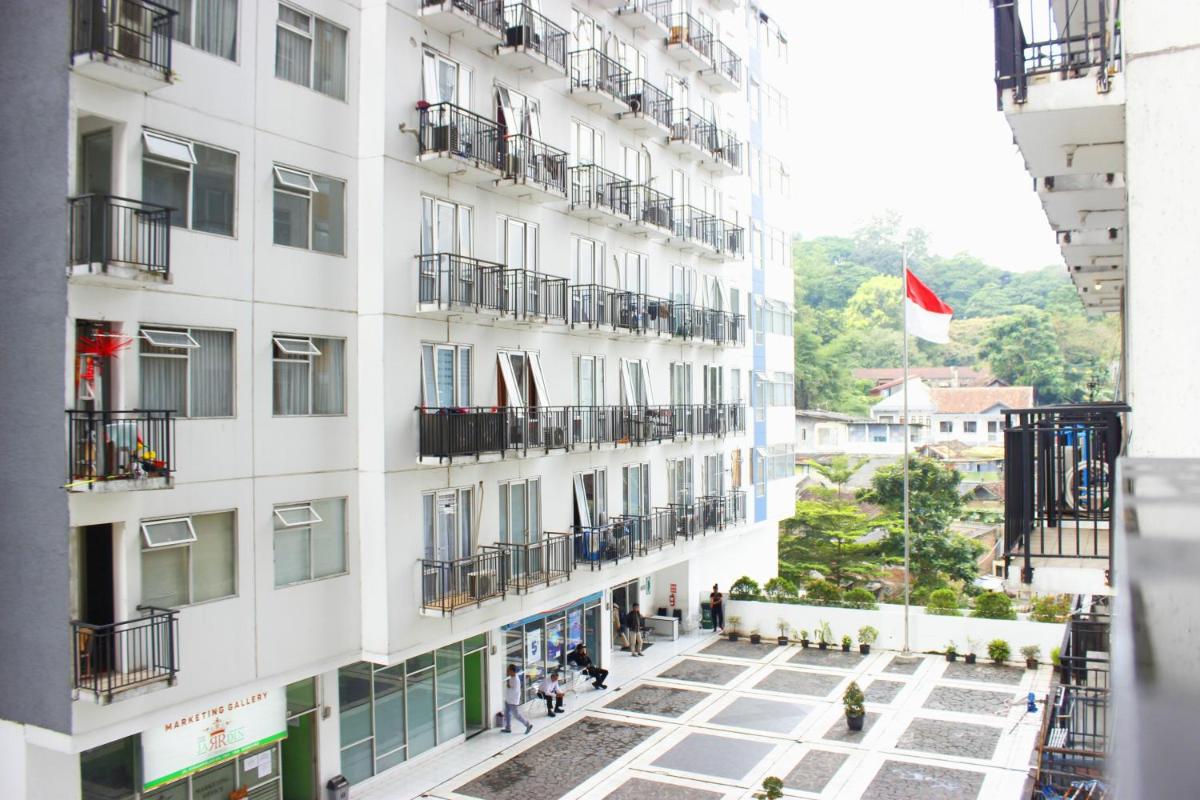 Strategic 1BR Apartment with Sofa Bed at The Jarrdin Cihampelas By Travelio - Housity