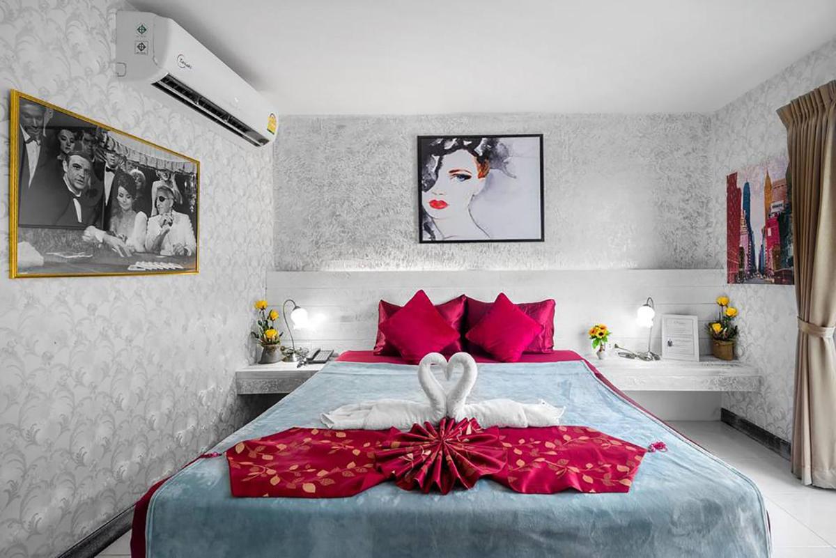 Patong Beach Hotel - Housity