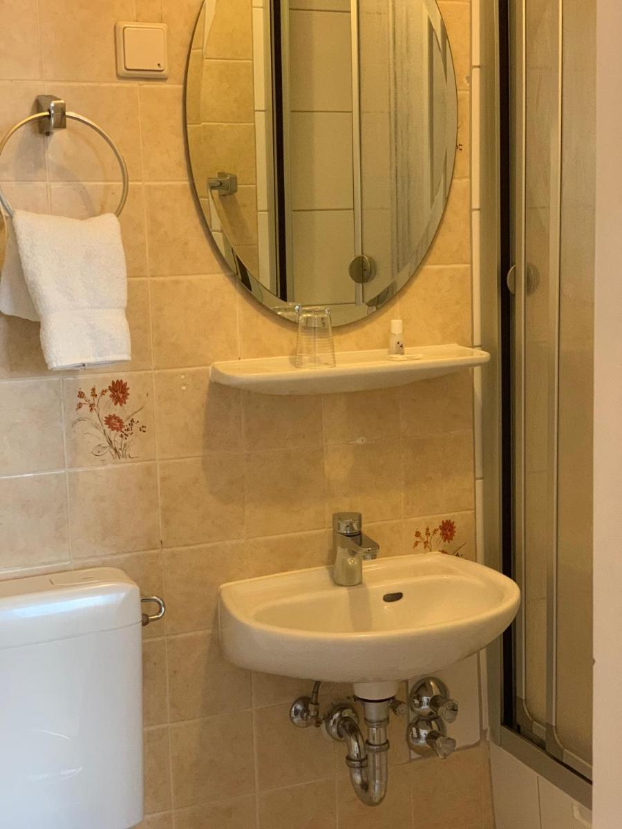 Hotel Jeong - Housity