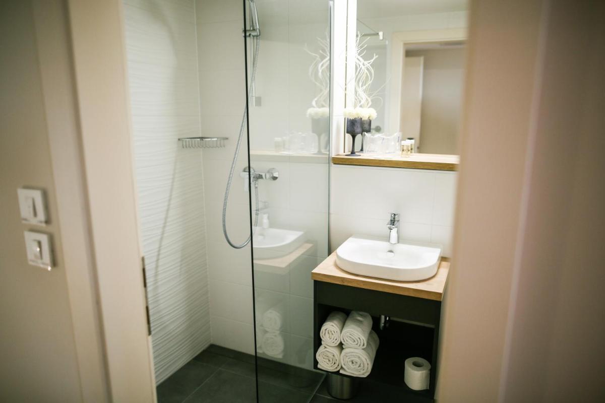 Ambient Hotel - Housity