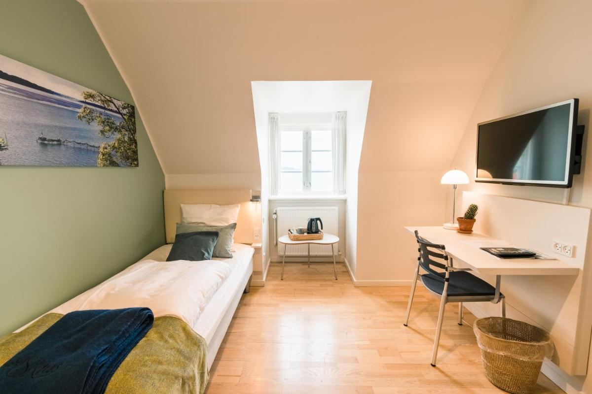 Sixtus Sinatur Hotel & Konference - Housity