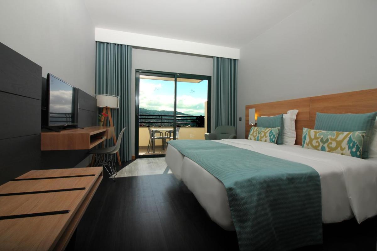 Uma cama ou camas num quarto em Madeira Panorâmico Hotel