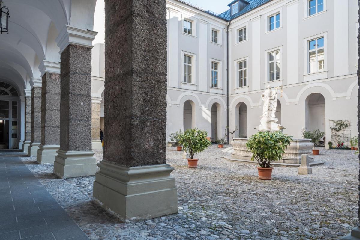 Gästehaus im Priesterseminar Salzburg - Housity
