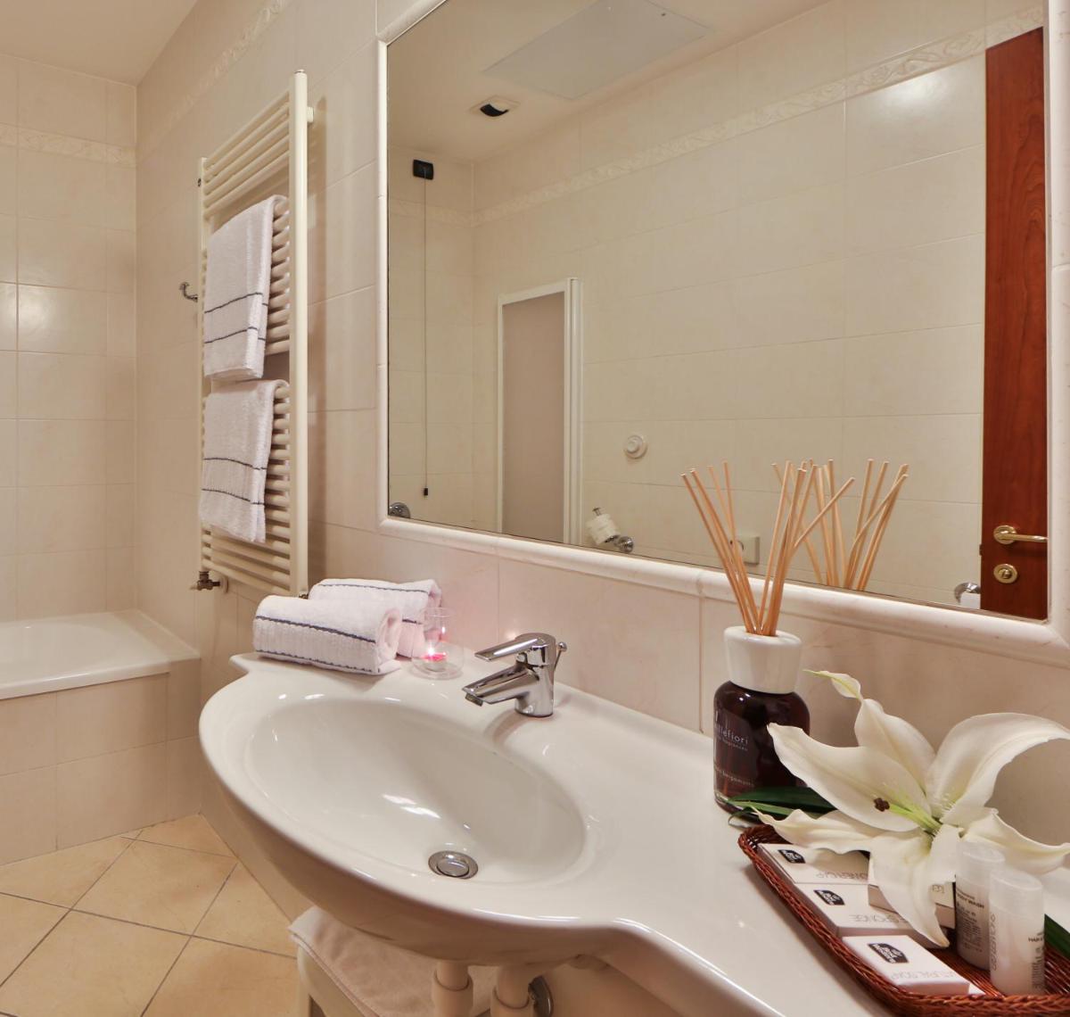 Best Western Classic Hotel - Housity
