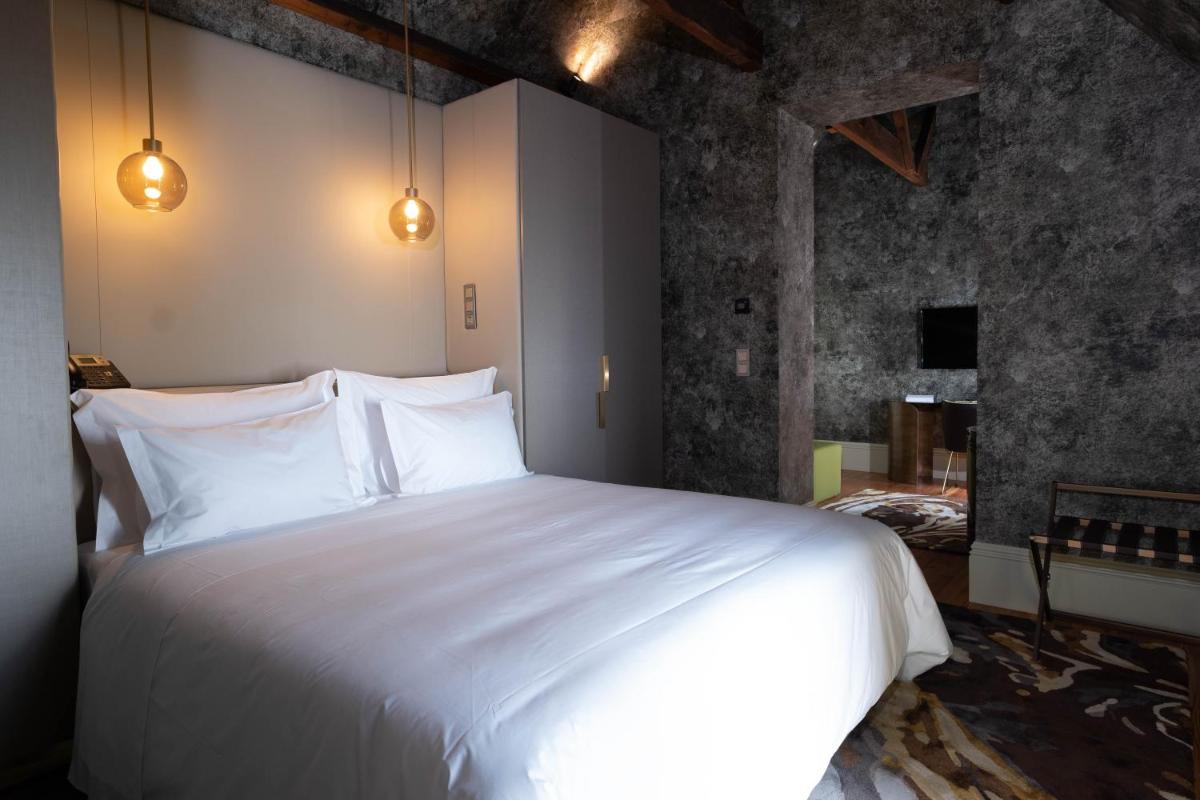 Uma cama ou camas num quarto em Vila Foz Hotel & SPA - member of Design Hotels