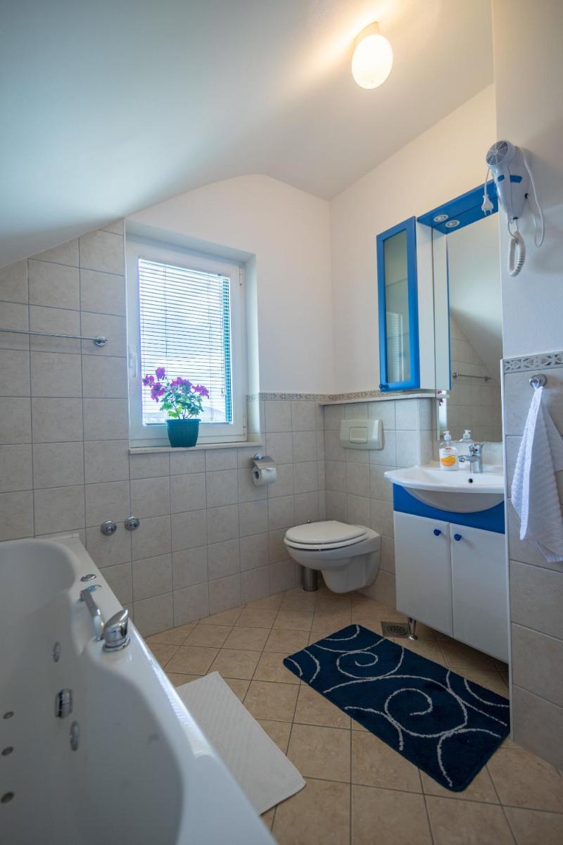 Apartments and Room Robert - Housity