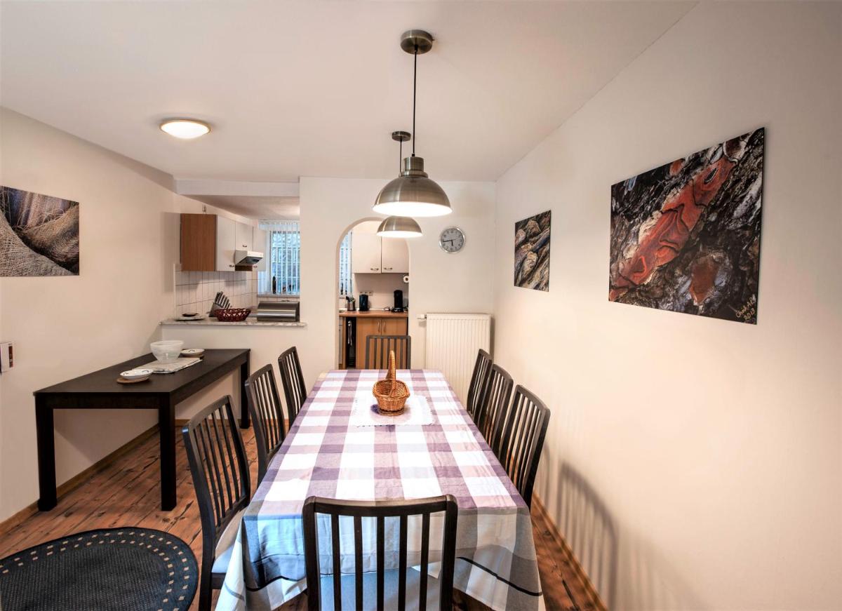 The Old Farmhouse - Housity