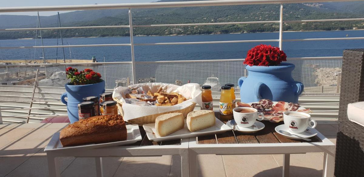 Nourriture dans l'hôtel ou à proximité