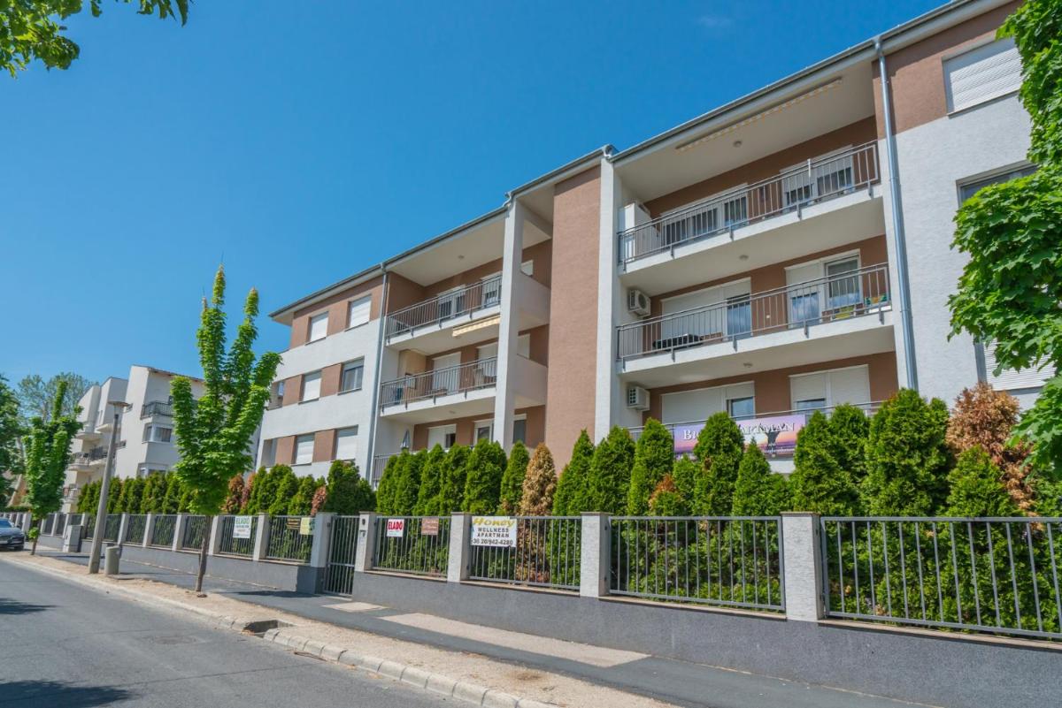 Royal Luxus Wellness Apartman - Housity