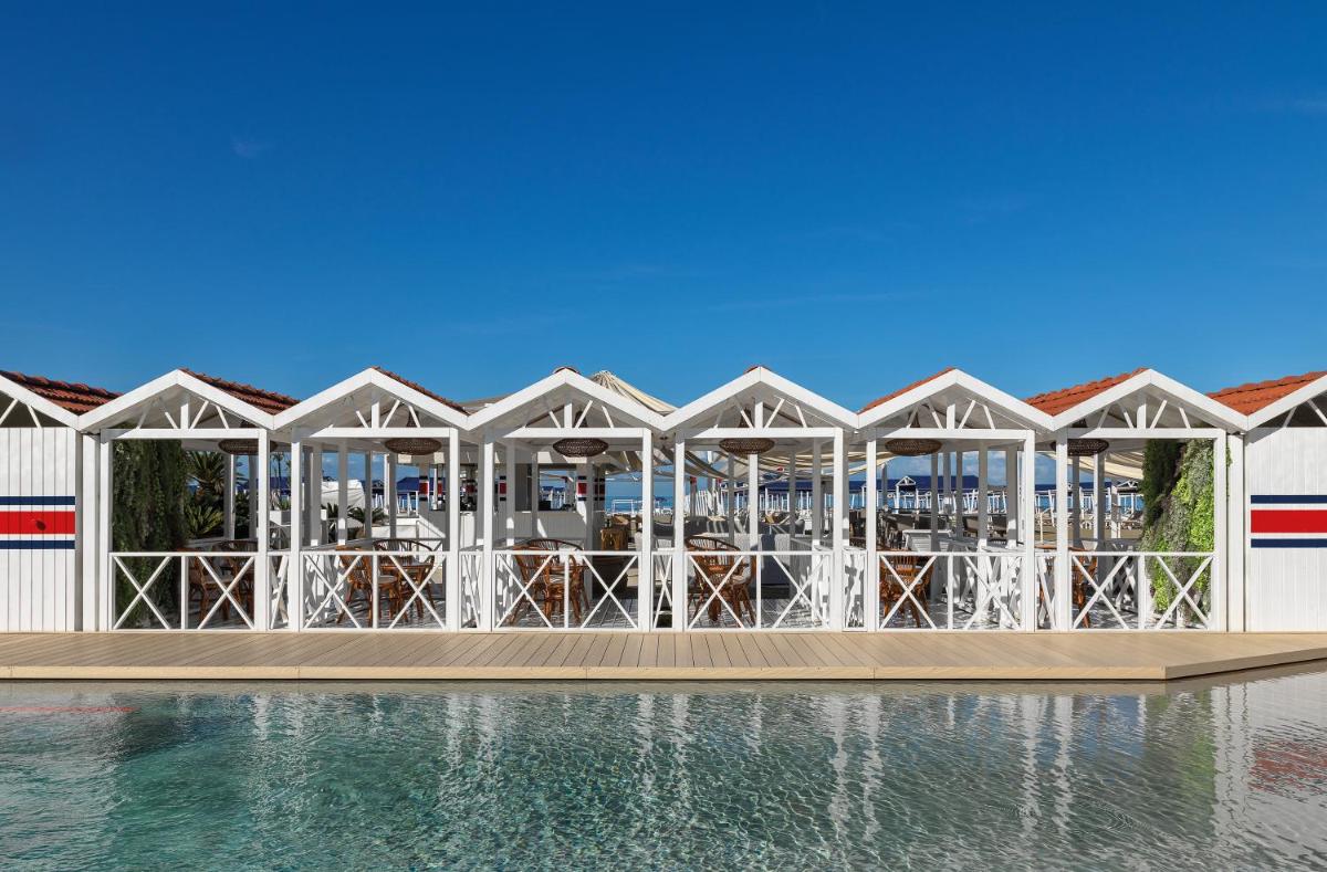 Augustus Hotel & Resort - Housity