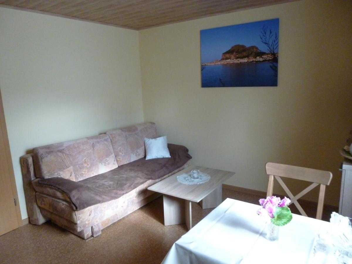 Jürgen+Carmen Essbüchl - Housity