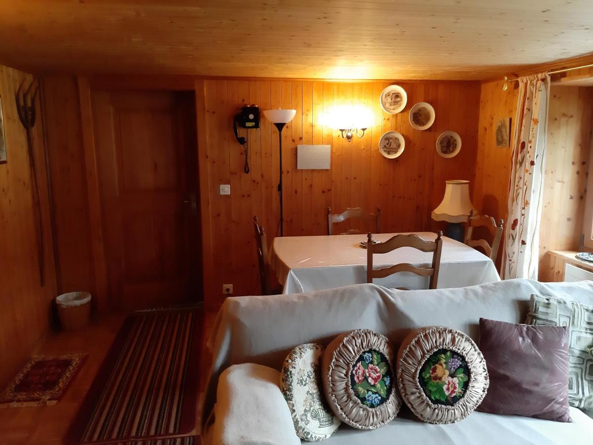 La Dernier (La cote-aux-fées) Suisse - Housity