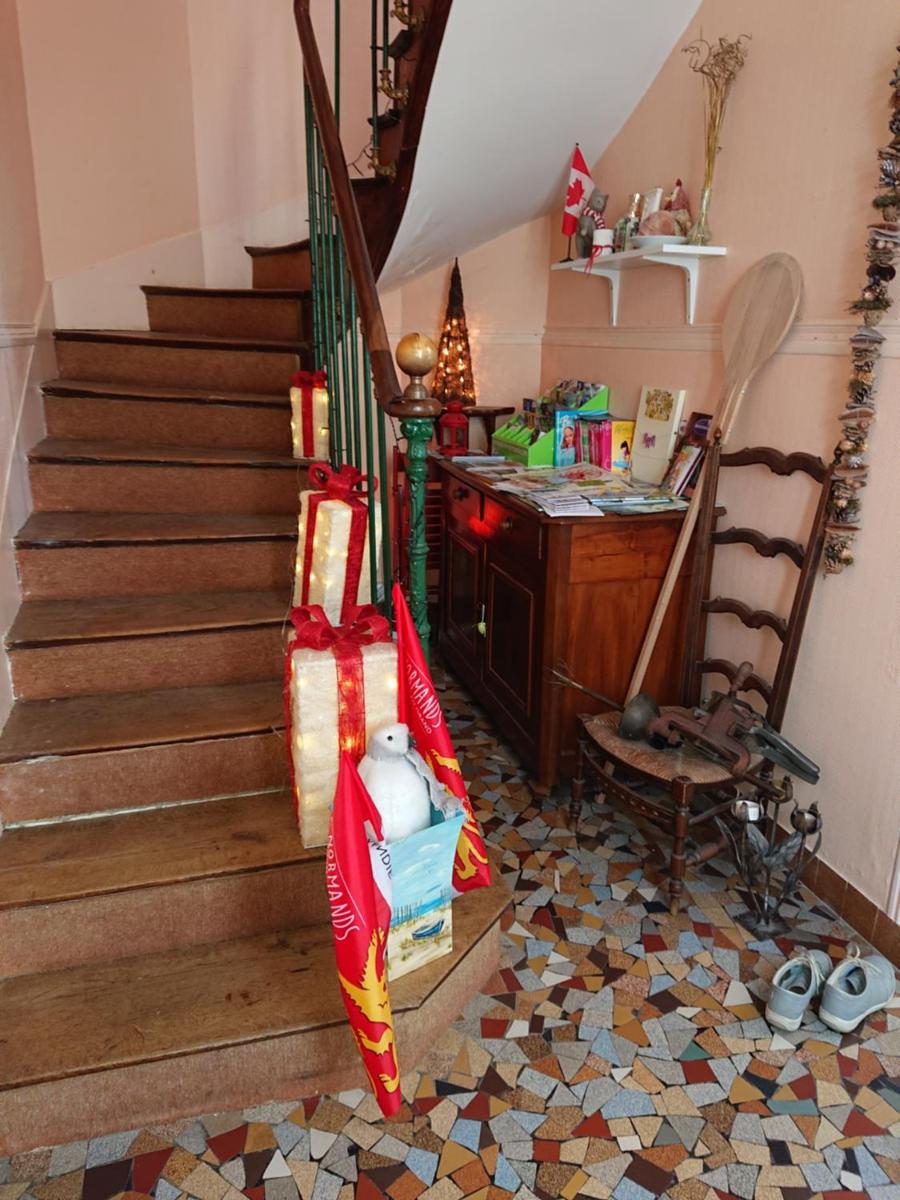 JOYEUX REVEIL - Housity