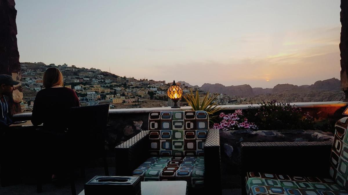 Tetra Tree Hotel - Housity