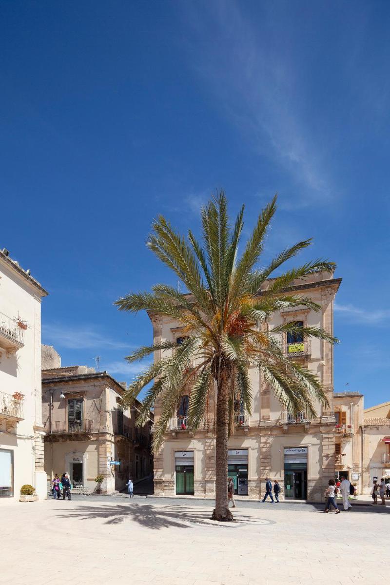 44 Steps - Enjoy Noto - Housity
