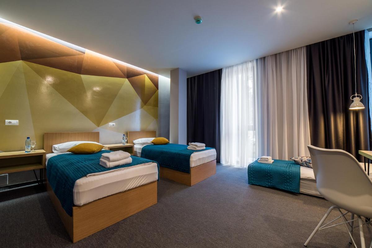 Hotel Safir - Housity