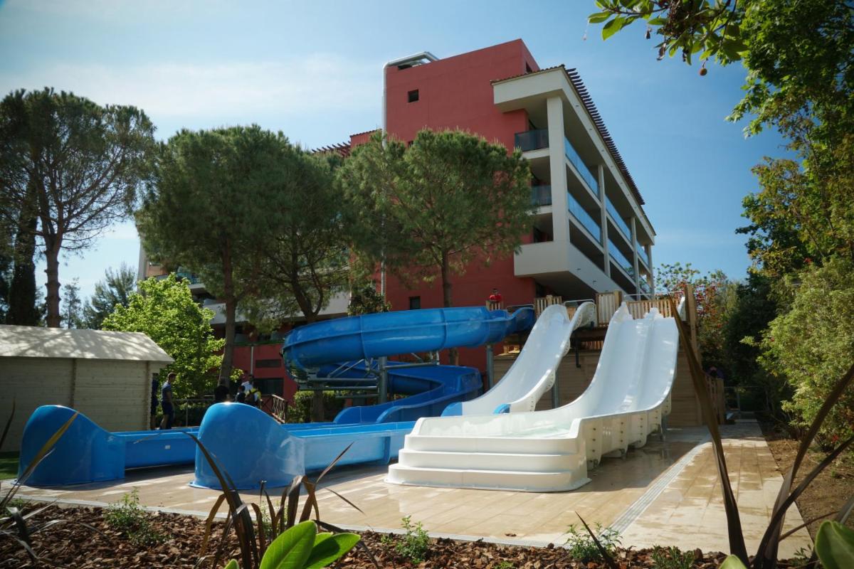 Piscina en o cerca de Ohtels Vil·la Romana