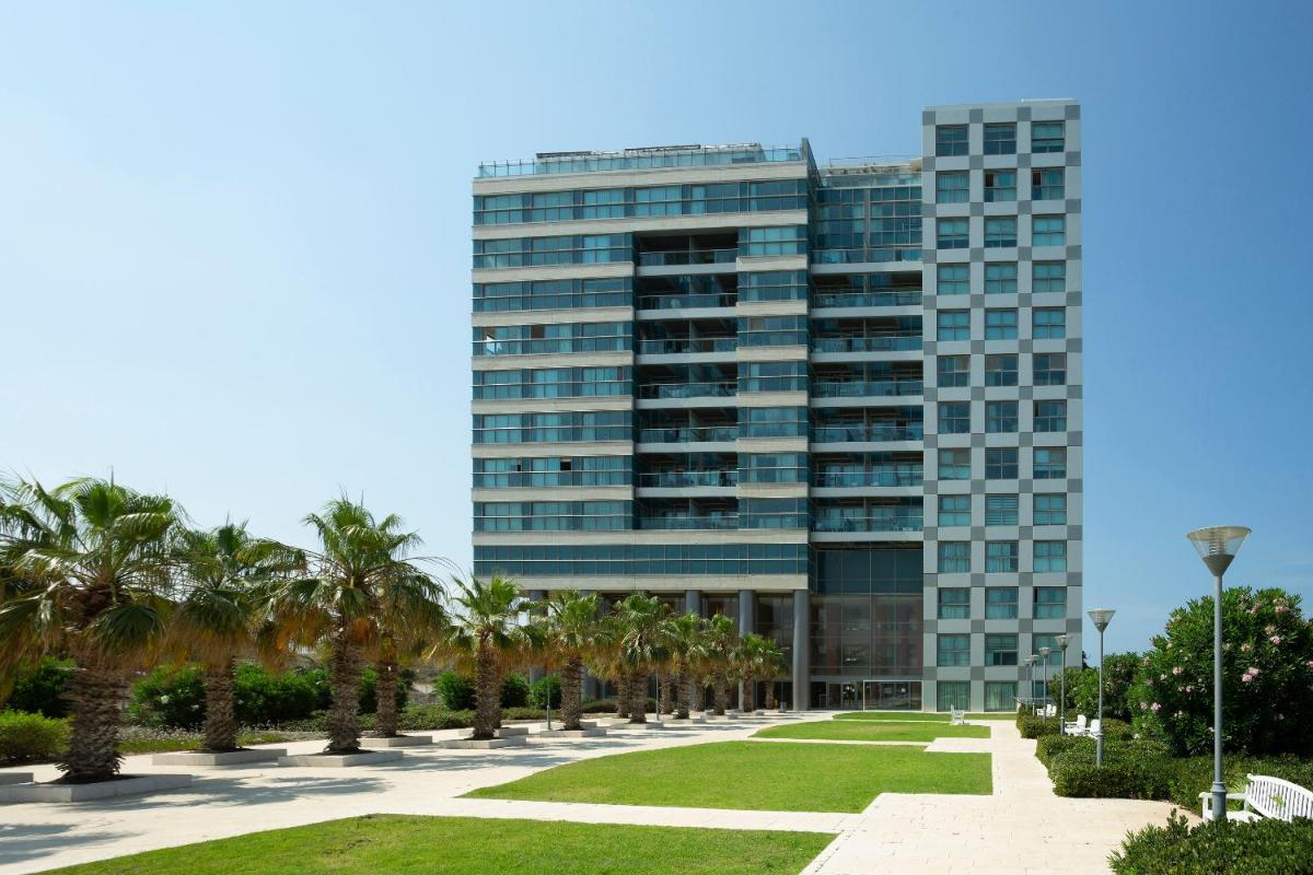 ApartHotel Okeanos on the Beach - Housity