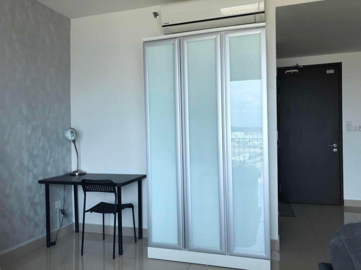 Vivian's Studio Trefoil Setia Alam - Housity