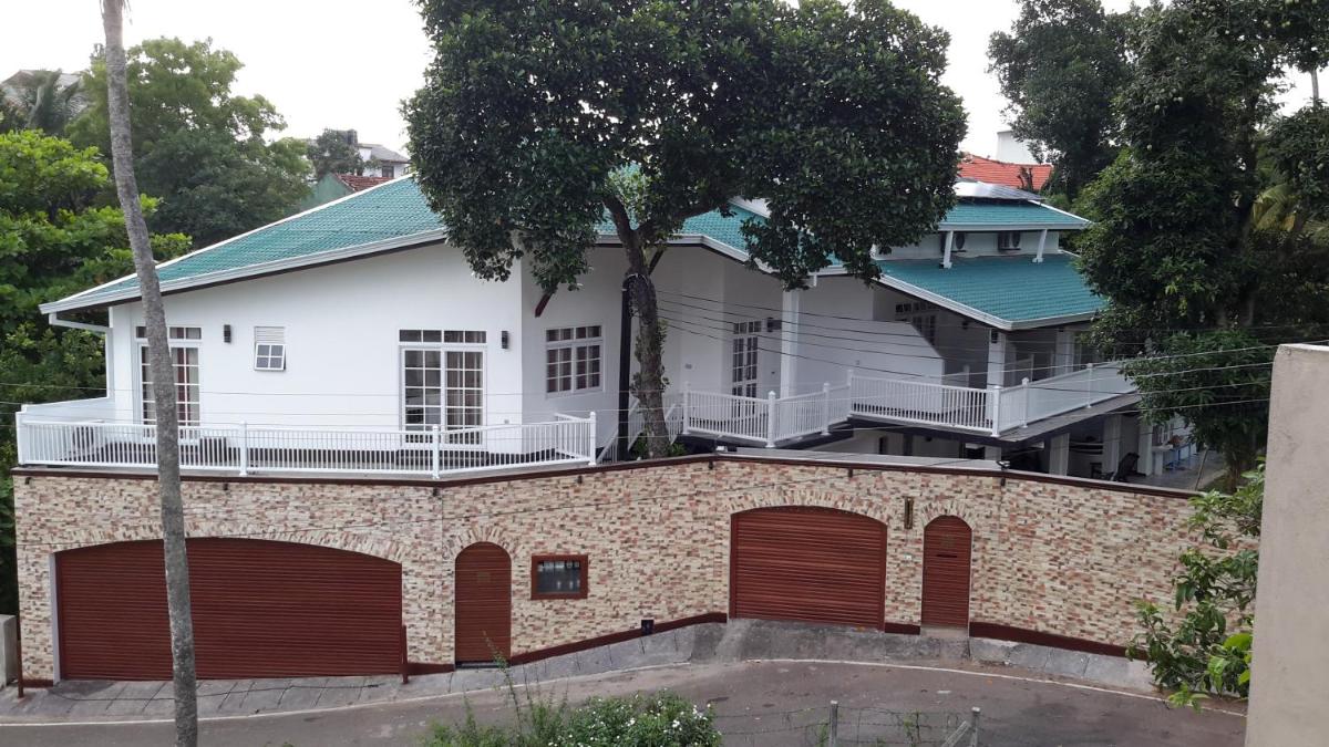 Dumi's Shelter Home Stay - Housity