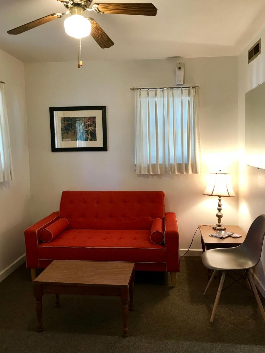 Chalet Motel - Housity